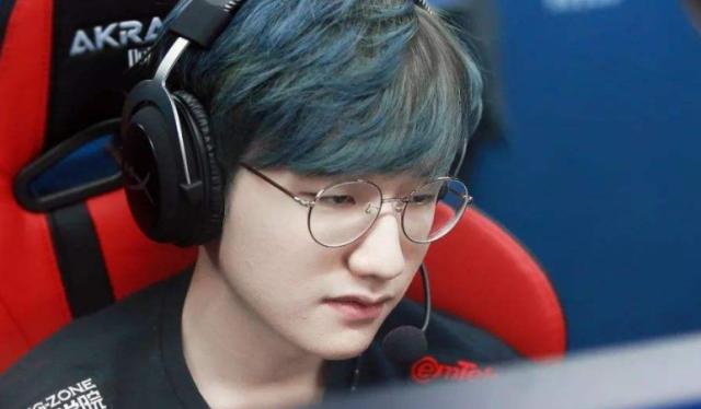 同时利用自 同时利用自