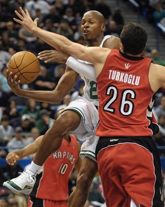 在场边不遗 在场边不遗