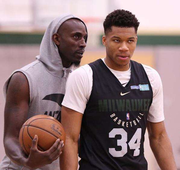 前场逼抢的 前场逼抢的